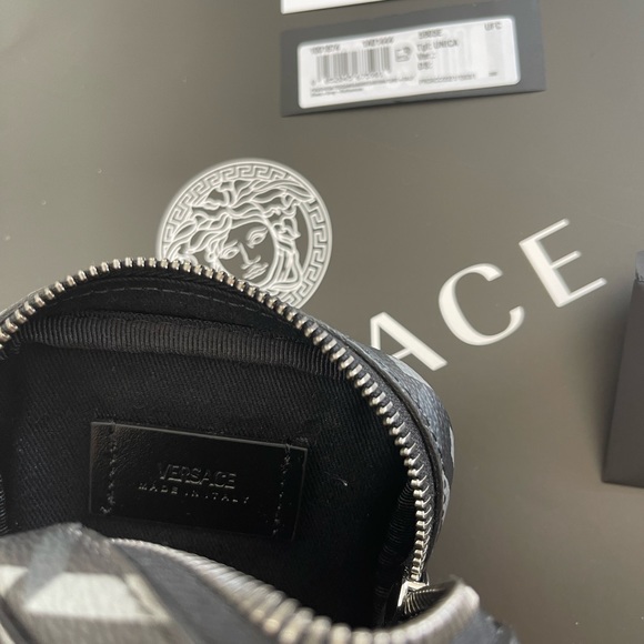 Authentic Versace Designer Belt Bags Leather - Picture 9 of 16